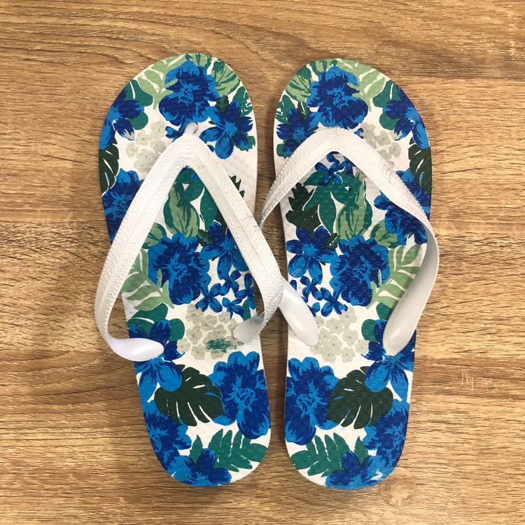 Ladies Blue Floral Printed Design Thongs SALE Sz7-8 Left
